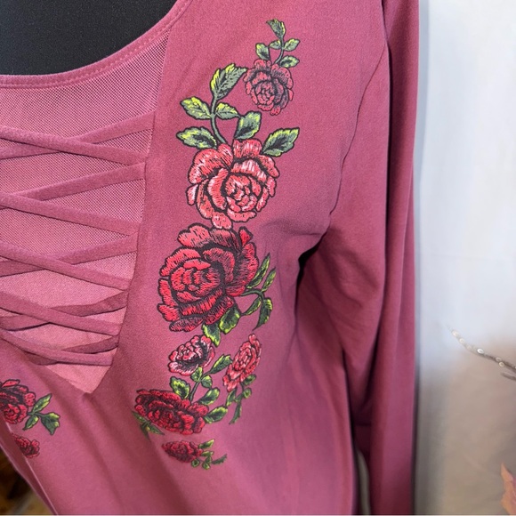 Derek Heart Plus 2X Mauve Floral Lace-Up Long Sleeve Shift Dress - Picture 2 of 8